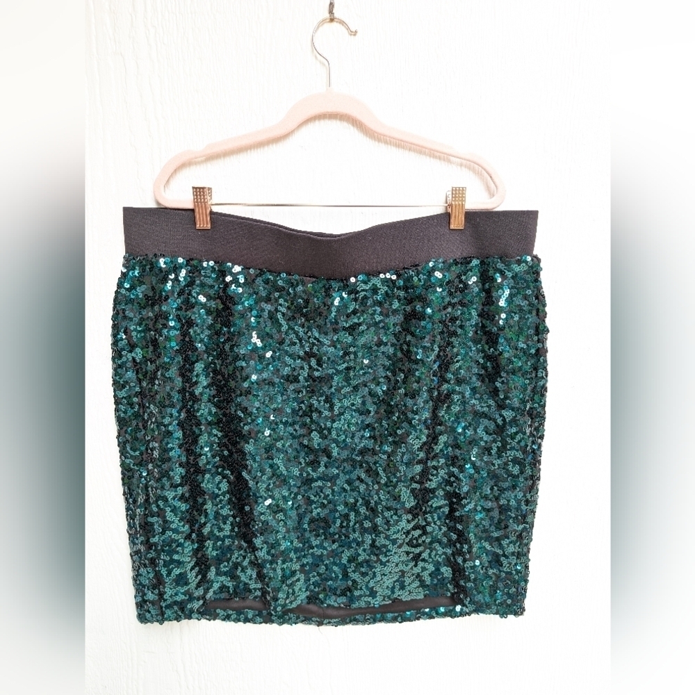 NWT Torrid Green Sequined Skirt Mini Skirt Stretch Holiday Event Concert Size 2X